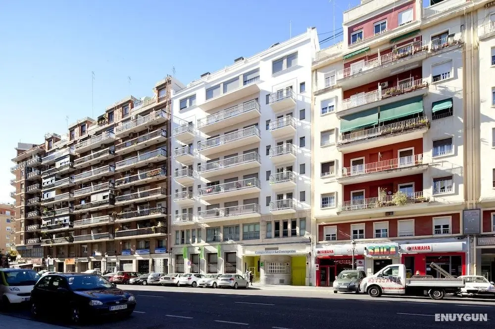 Colegio Mayor La Concepción - Dış Mekan