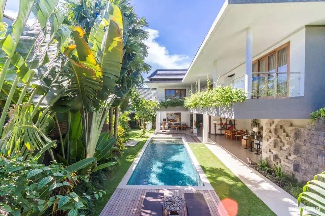 Colorful Private Villa 3 BR, Seminyak With Staff - Dış Mekan