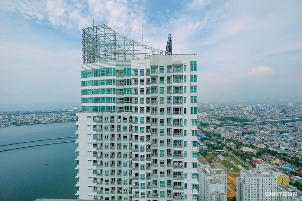 Comfort And Elegant 1Br Green Bay Condominium Apartment - Konum Öne Çıkanlar