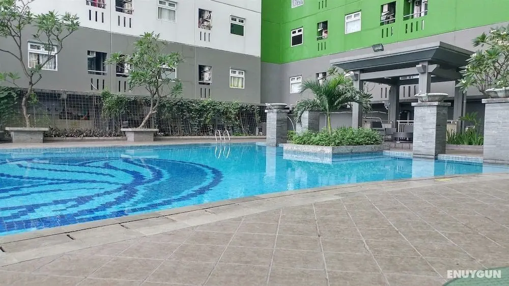 Comfort And Homey 2Br At Green Pramuka City Apartment - Havuz