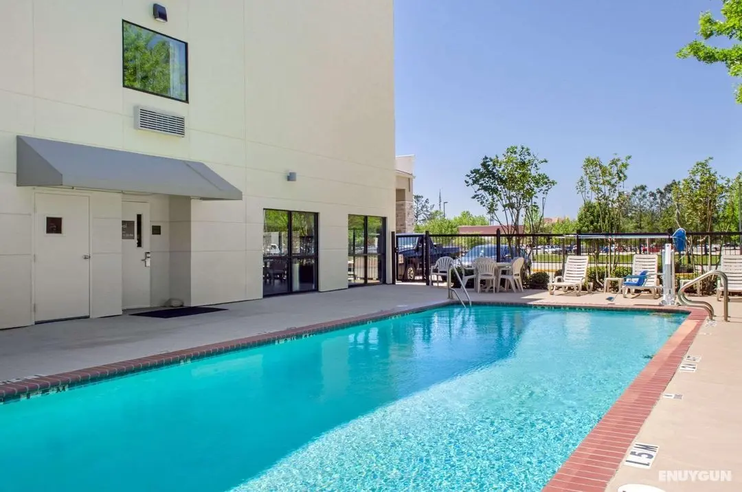 Comfort Inn & Suites Northshore Area - Havuz