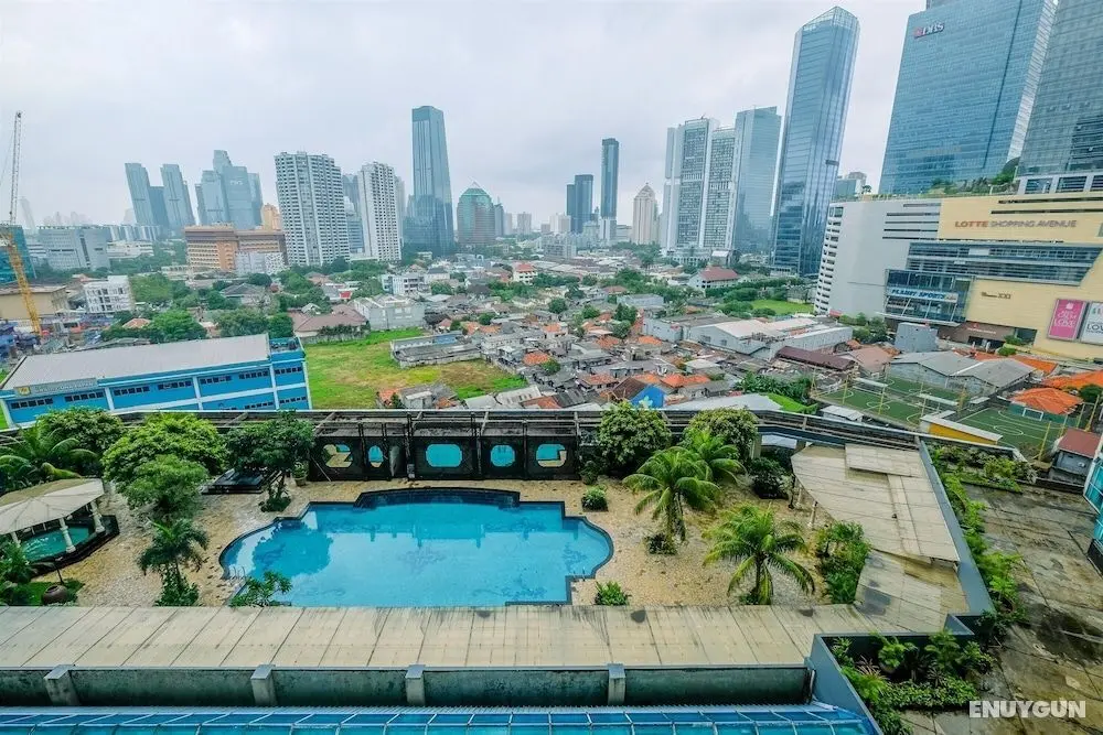 Comfort And Minimalist 3Br Apartment At Bellagio Residence - Havuz