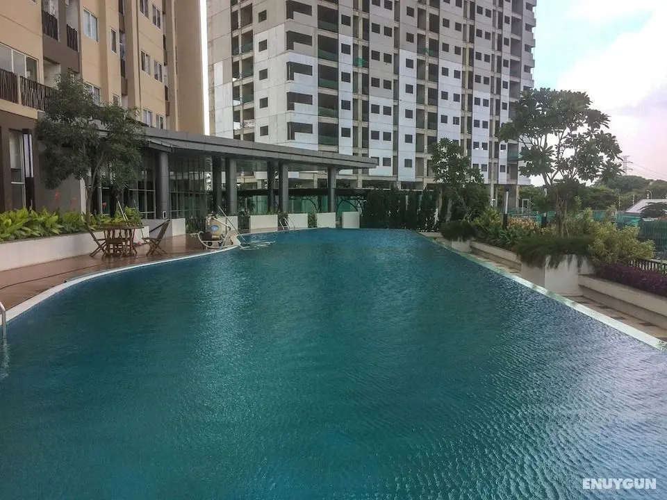 Comfort Studio At Oasis Cikarang Apartment - Havuz