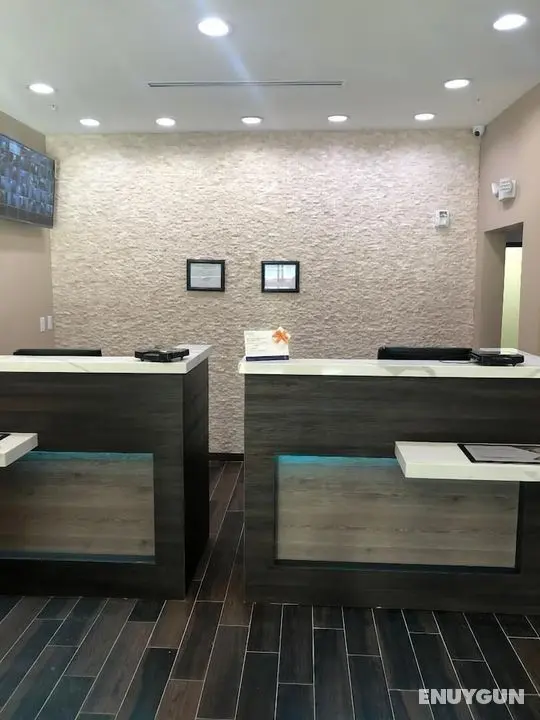 Comfort Suites - Lobi
