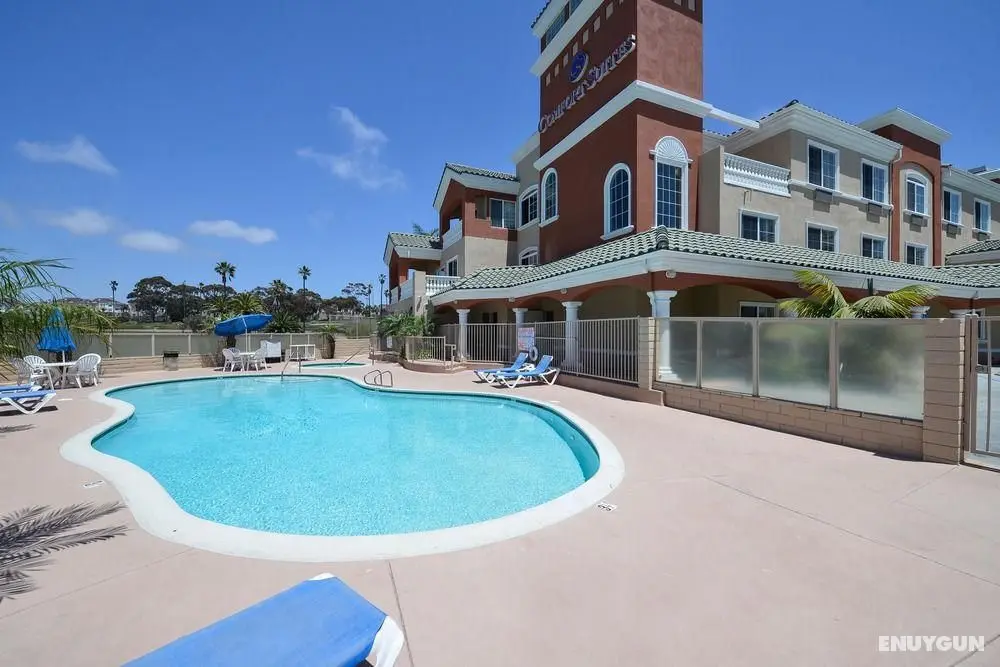 Comfort Suites Marina - Genel
