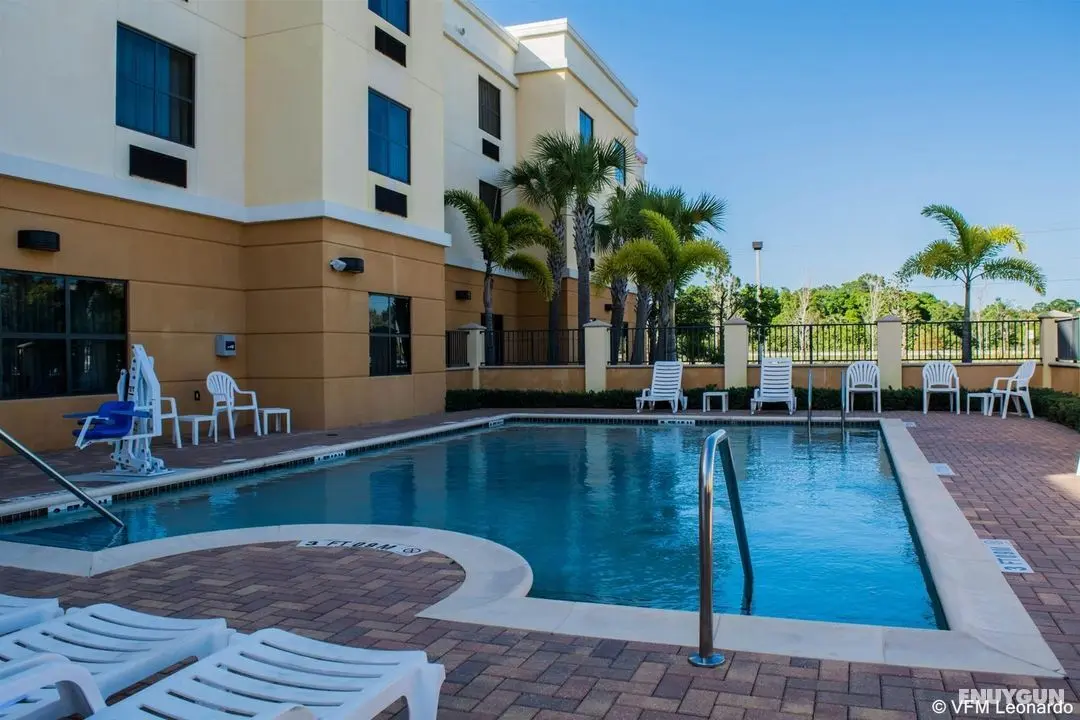 Comfort Suites Vero Beach I-95 - Genel
