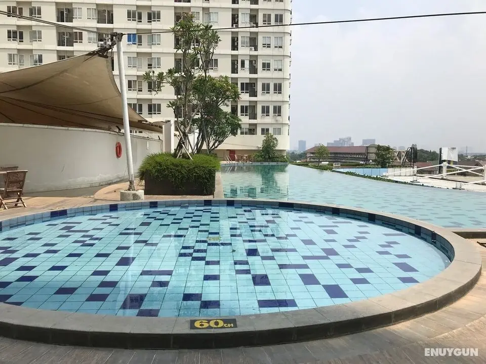 Comfort And Tidy 2Br At Cinere Bellevue Suites Apartment - Dış Mekan