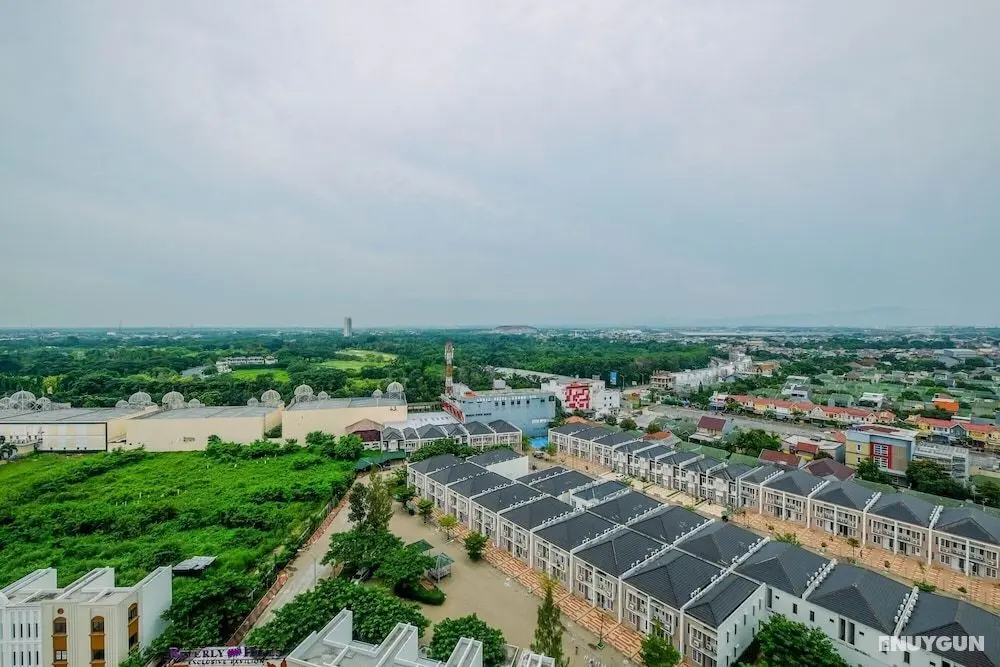 Comfortable 1BR Apartment at Mustika Golf Residence - Oda Manzaraları