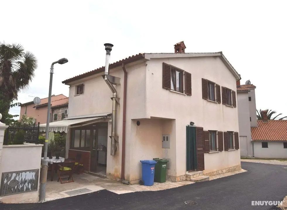 Comfortable Holiday Home Only 500m to the sea With Outdoor Kitchen, Wifi and Airco - Dış Mekan