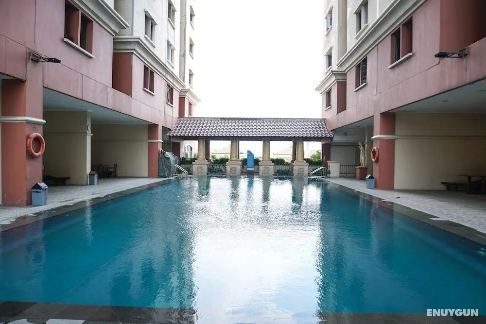 Comfy 2Br At Gajah Mada Mediterania Apartment - Havuz