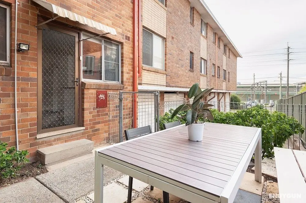 Comfy & Convenient Homebush West - Oda Düzeni