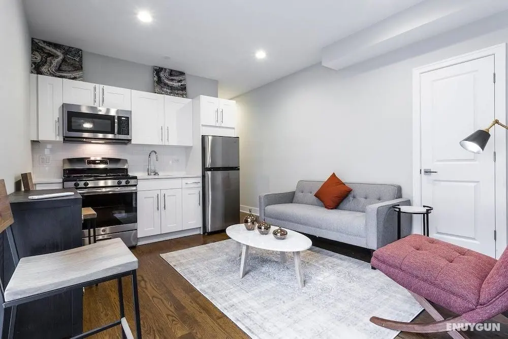 Comfy Executives Studio - Öne Çıkan Resim