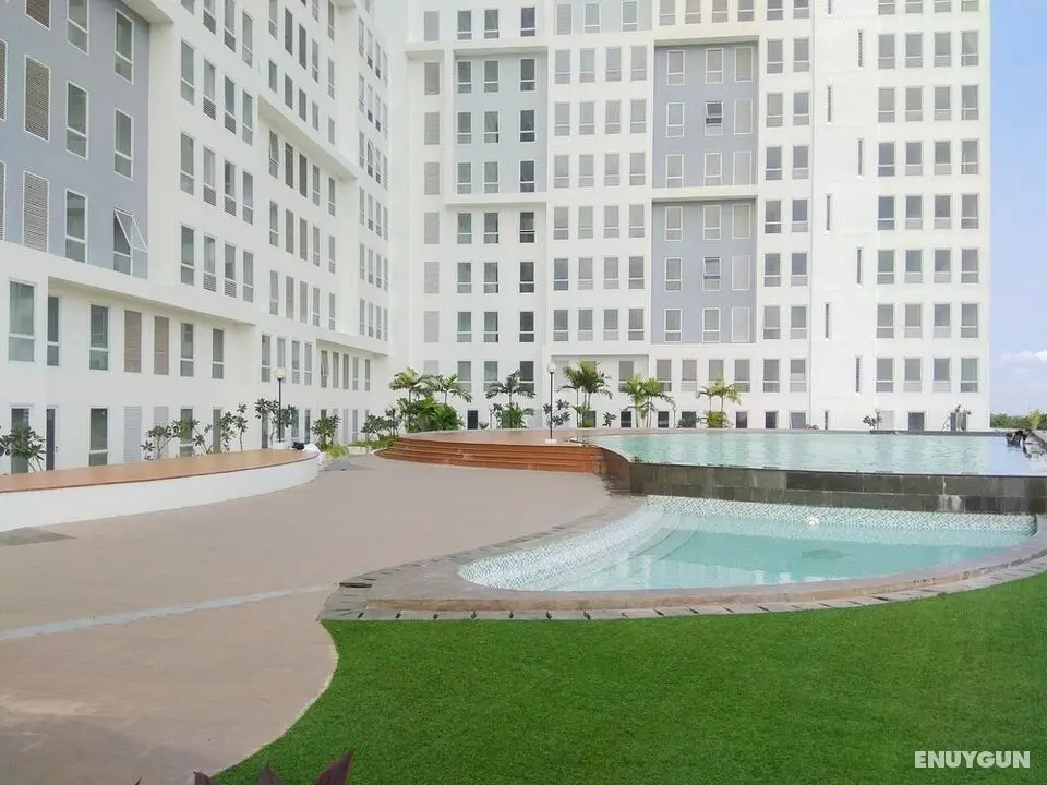 Comfy And Homey 2Br At Patraland Urbano Apartment - Havuz