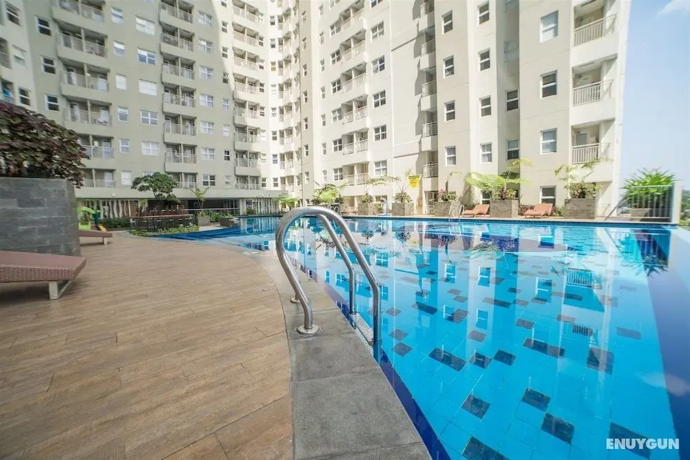 Comfy And Modern 2Br Apartment At Parahyangan Residence - Havuz