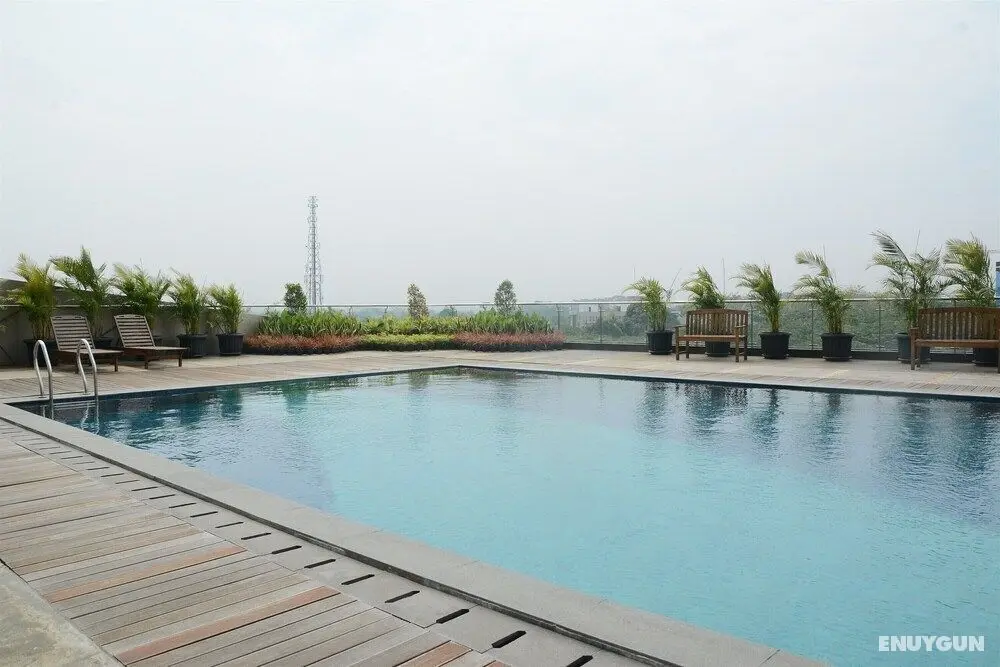 Comfy and Nice 1BR at Tree Park City BSD Apartment - Havuz