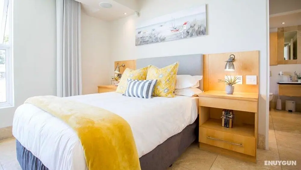 Comfy Room in a Seafront Villa - Öne Çıkan Resim