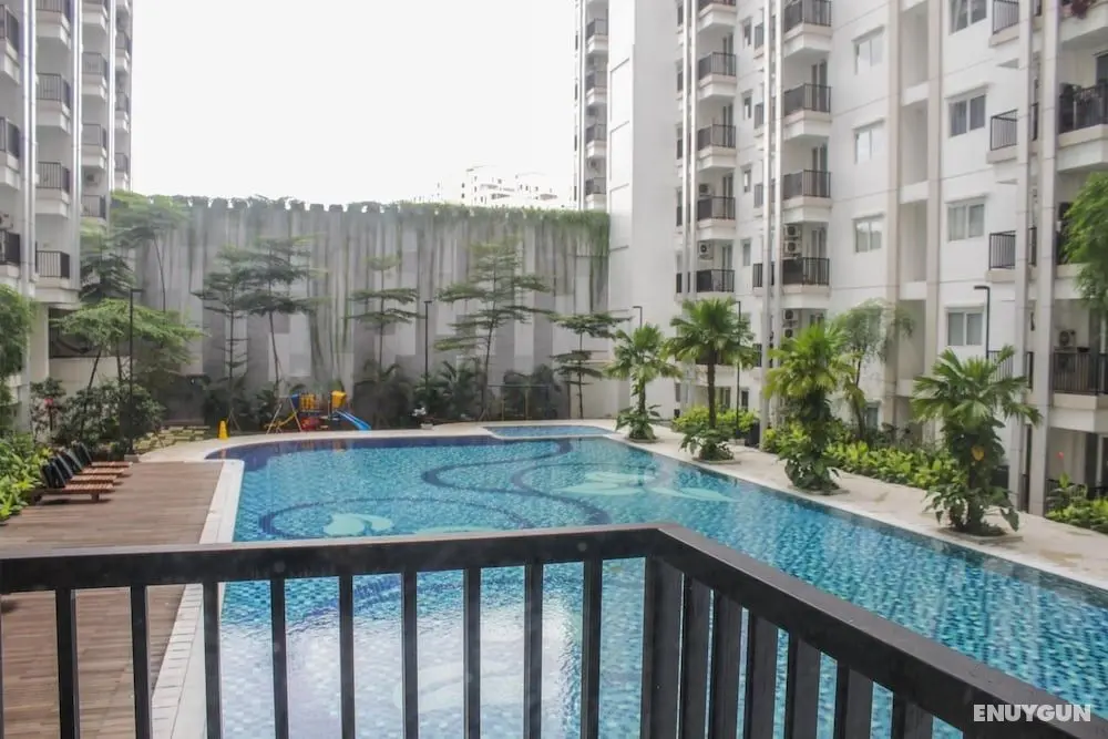 Comfy And Strategic Studio Signature Park Grande Apartment - Havuz