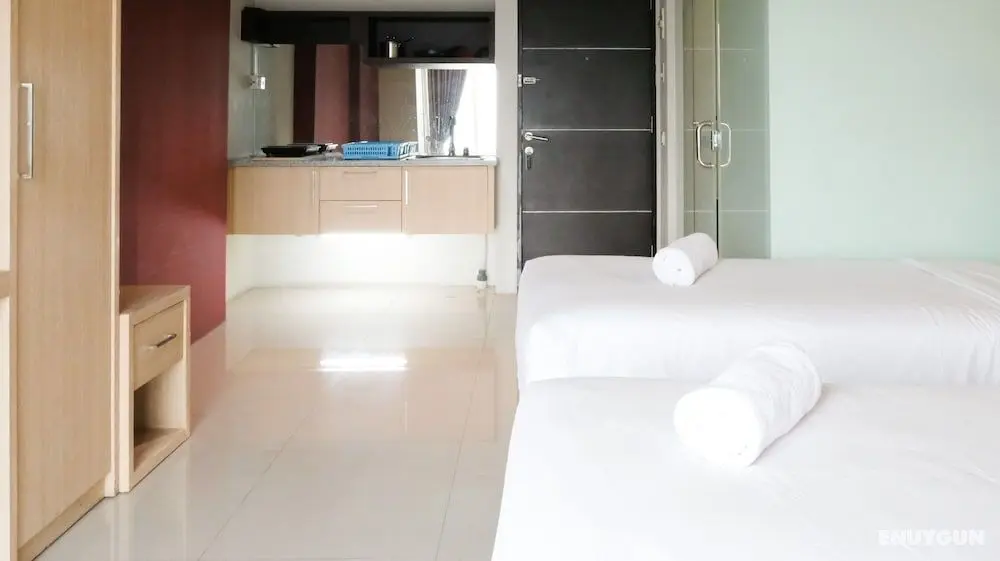 Comfy And Tidy Studio At The Square Apartment - Oda