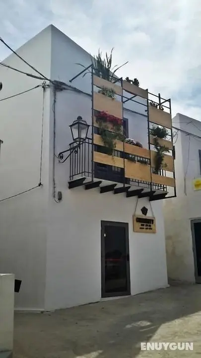 Community Rooms & Wine - Öne Çıkan Resim