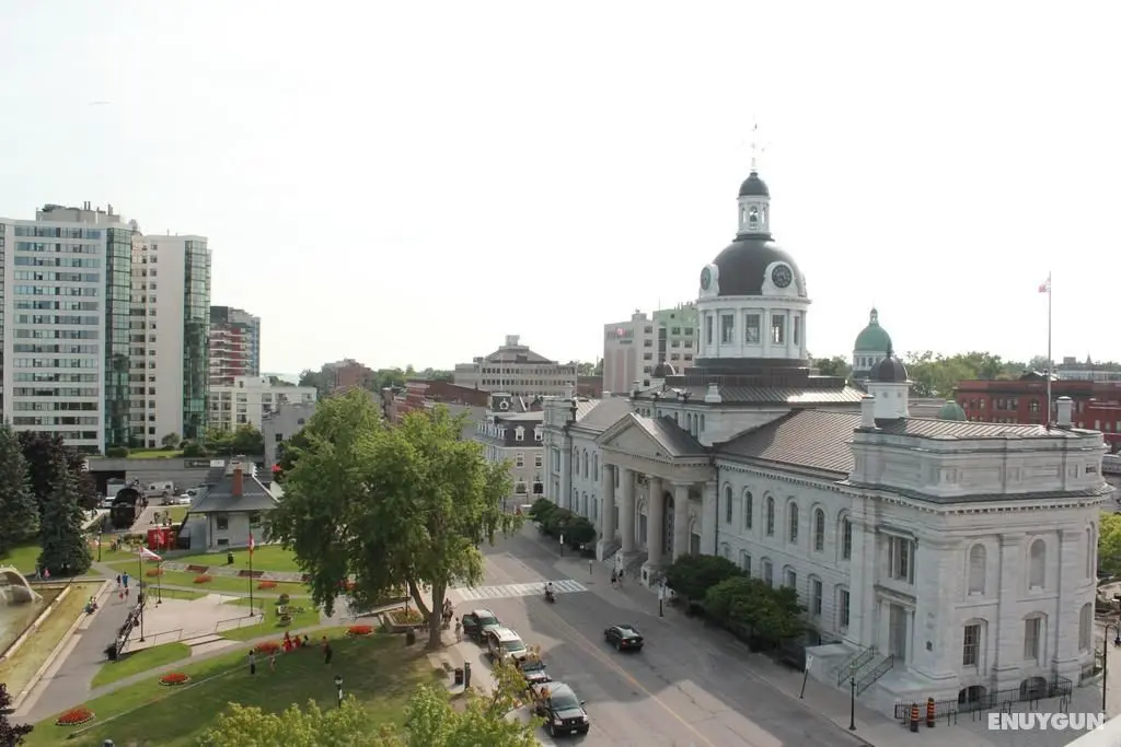 Confederation Place - Genel