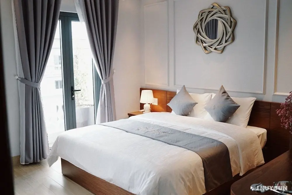 The Confetti Hotel - Öne Çıkan Resim