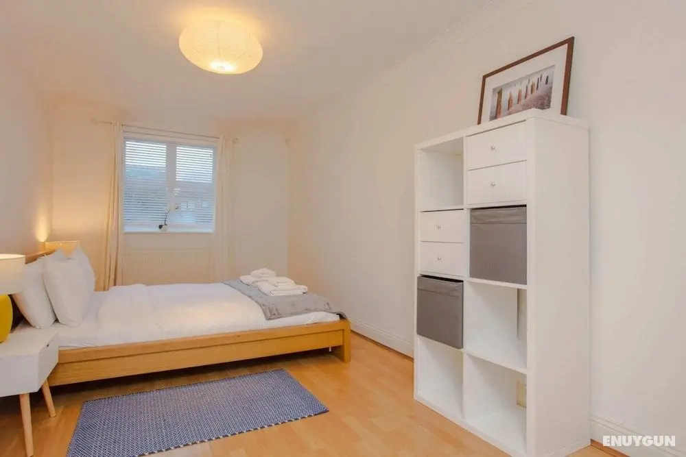 Contemporary 1 Bedroom Flat in Camberwell Oval - Oda