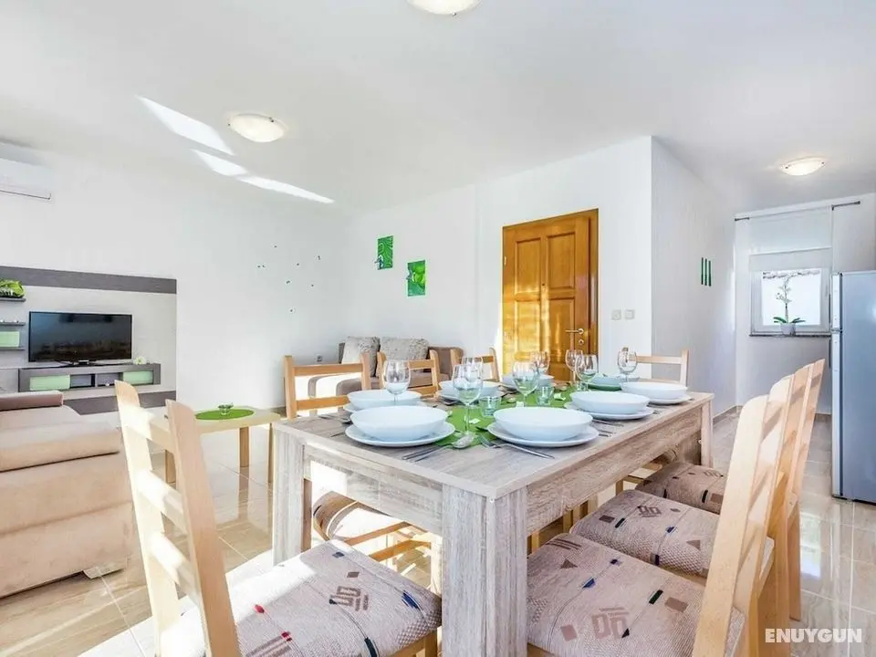 Contemporary Holiday Home in Dramalj With Swimming Pool - Öne Çıkan Resim