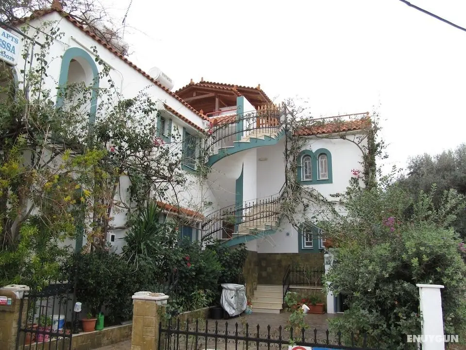 Villa Contessa by Checkin - Lobi