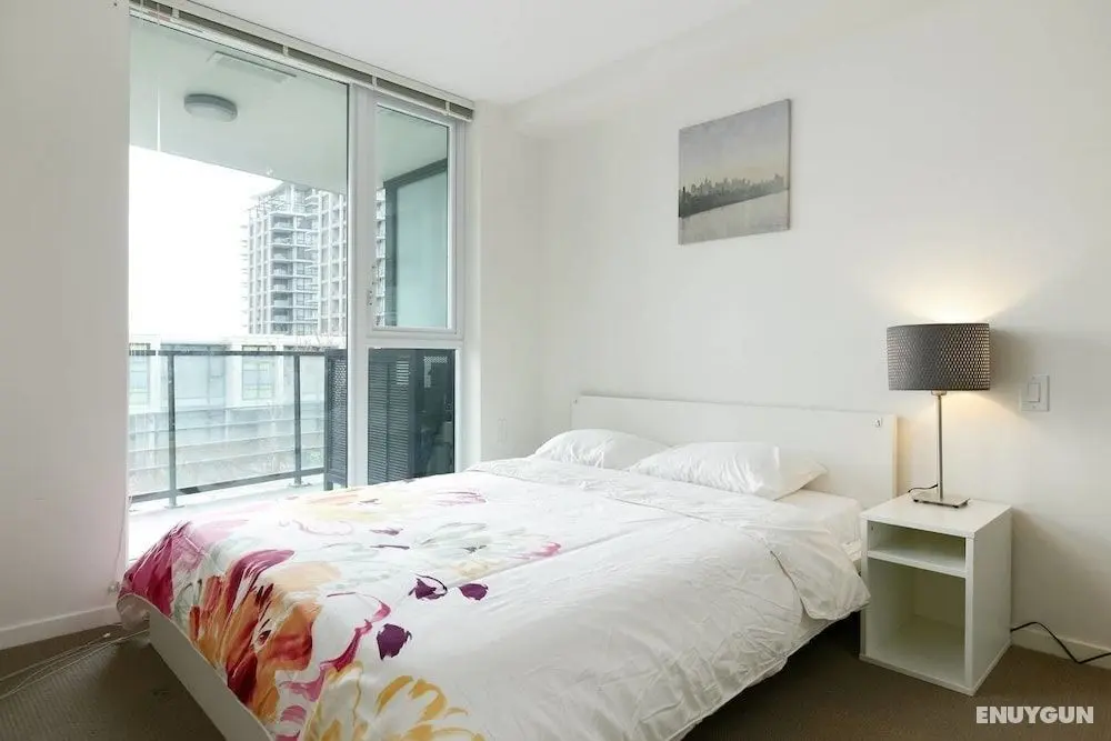Convenient 2bdr 2BA Richmond Centre Condominium - Öne Çıkan Resim