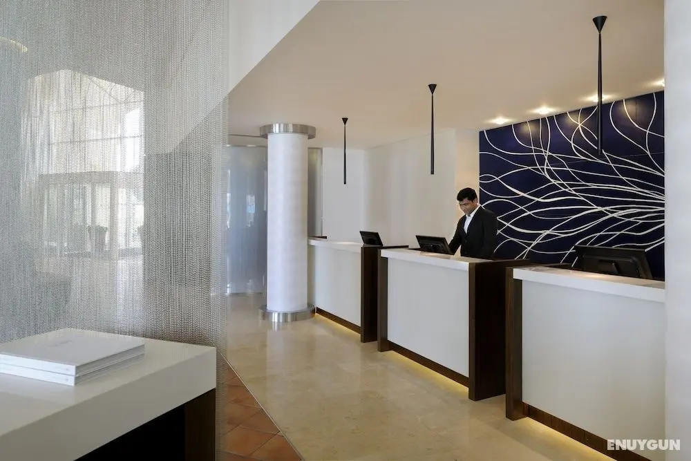 Copthorne Lakeview Executive Apartments, Green Community - Lobi