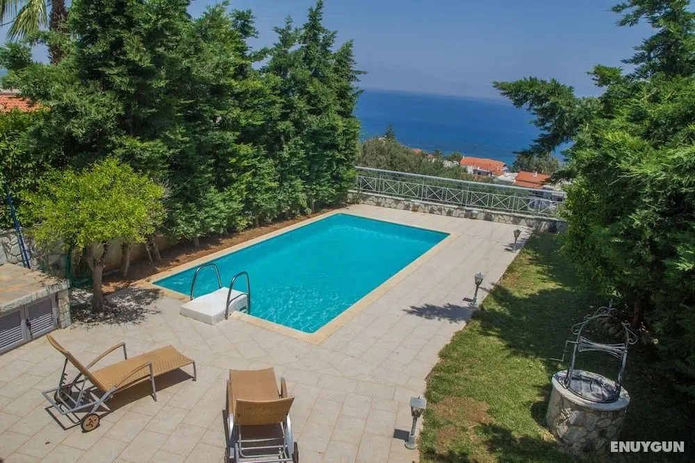 Corinthian Residence - Öne Çıkan Resim