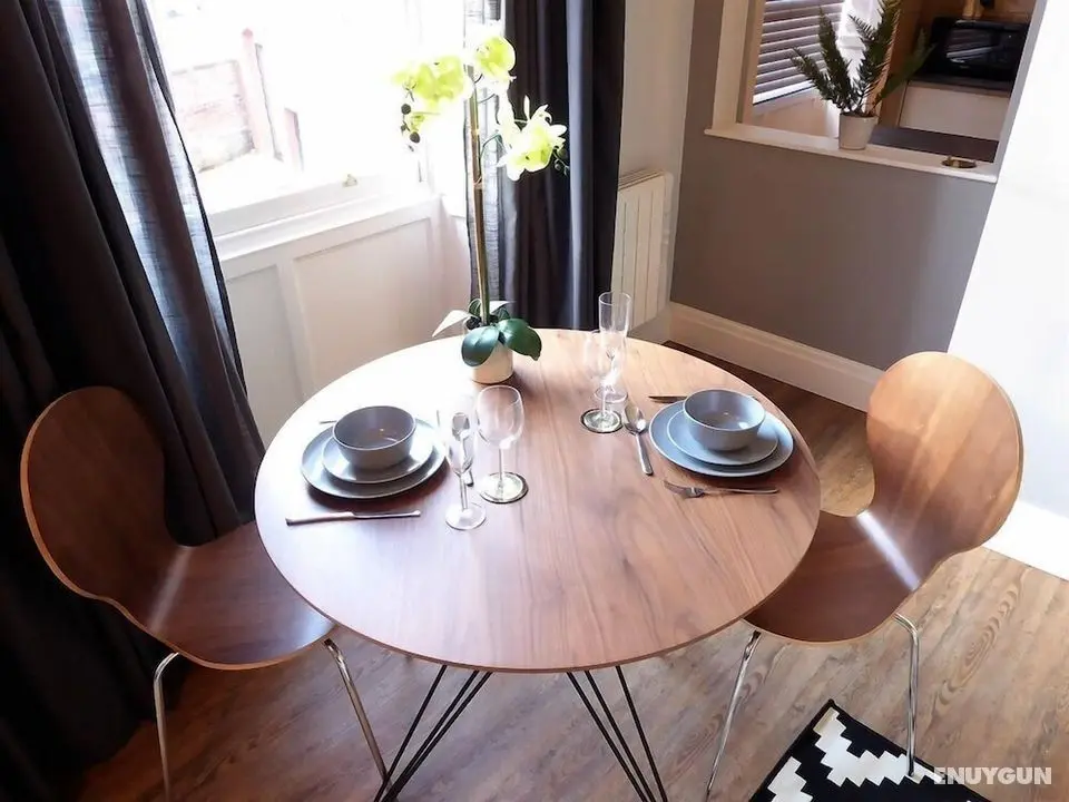 The Corson at Claremont Apartments - Oda