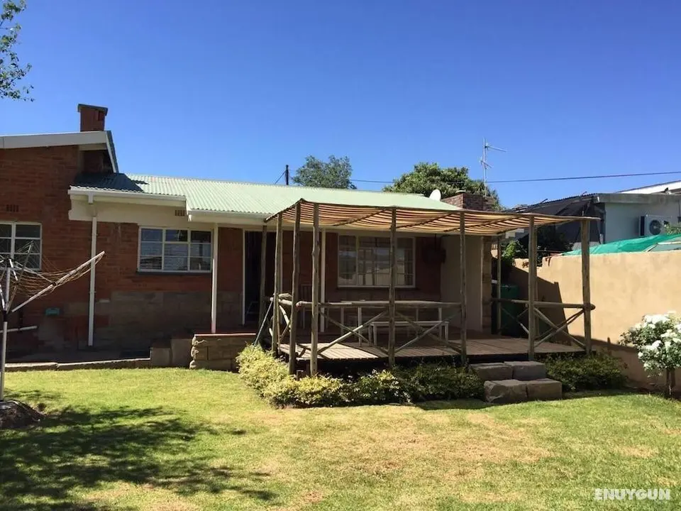 Cosy 2-bed House in Maseru for Perfect Calm and re - Öne Çıkan Resim