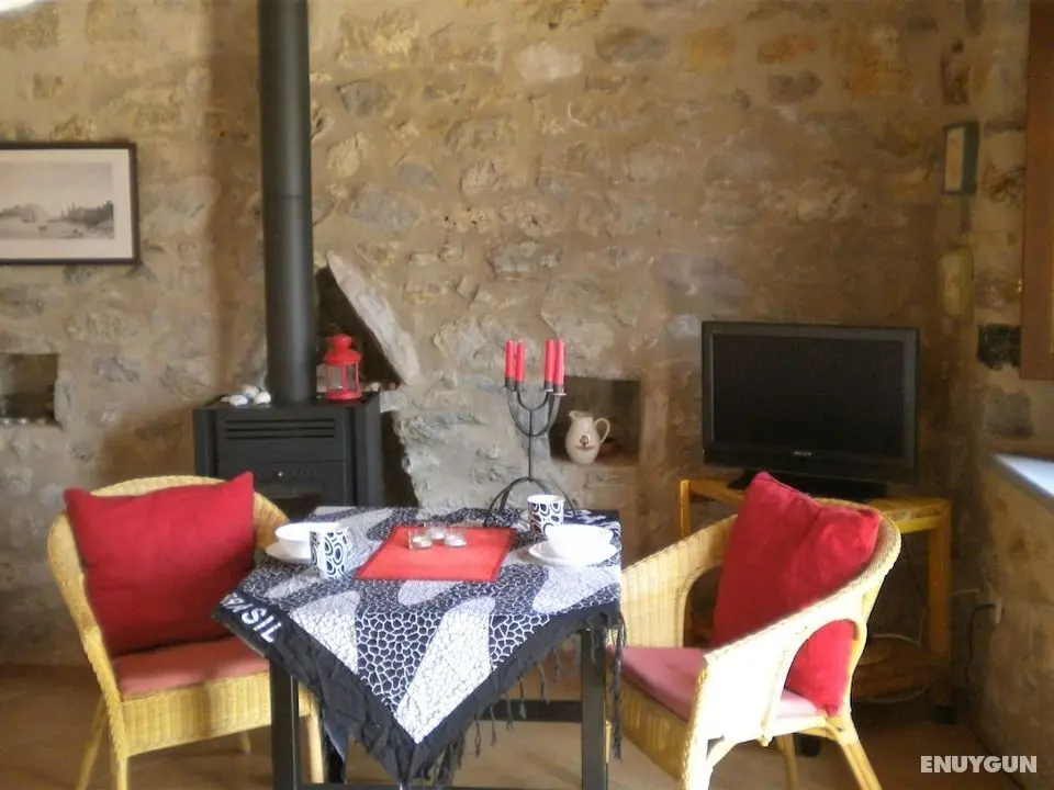 Cosy Holiday Home With Garden in Leonidio - Öne Çıkan Resim