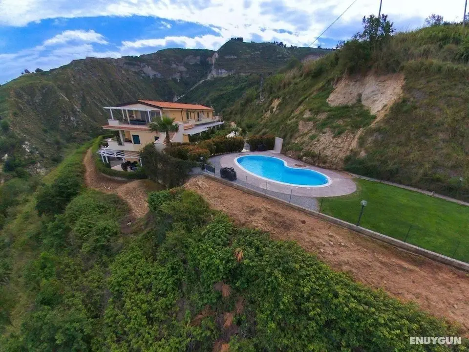 Cosy Holiday Home in Parghelia With Terrace - Öne Çıkan Resim