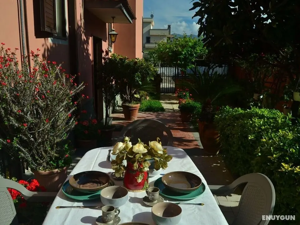 Cosy Holiday Home in Pompei With Garden - Yerinde Yemek