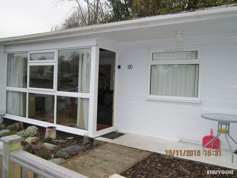 Cosy Upper Lake Chalet in Wales, Dog Friendly - Öne Çıkan Resim