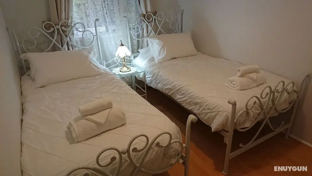 The Cottage on George Street - Öne Çıkan Resim