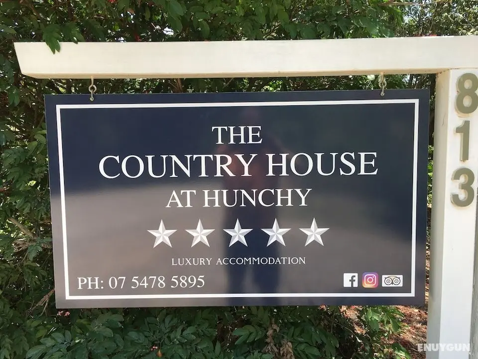 The Country House at Hunchy Montville - Öne Çıkan Resim