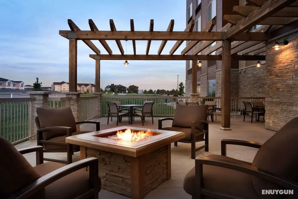 Country Inn & Suites by Radisson, Indianola, IA - Dış Mekanlar