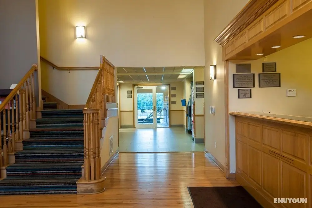 Country Inn & Suites by Radisson, Milwaukee Airport, WI - Lobi