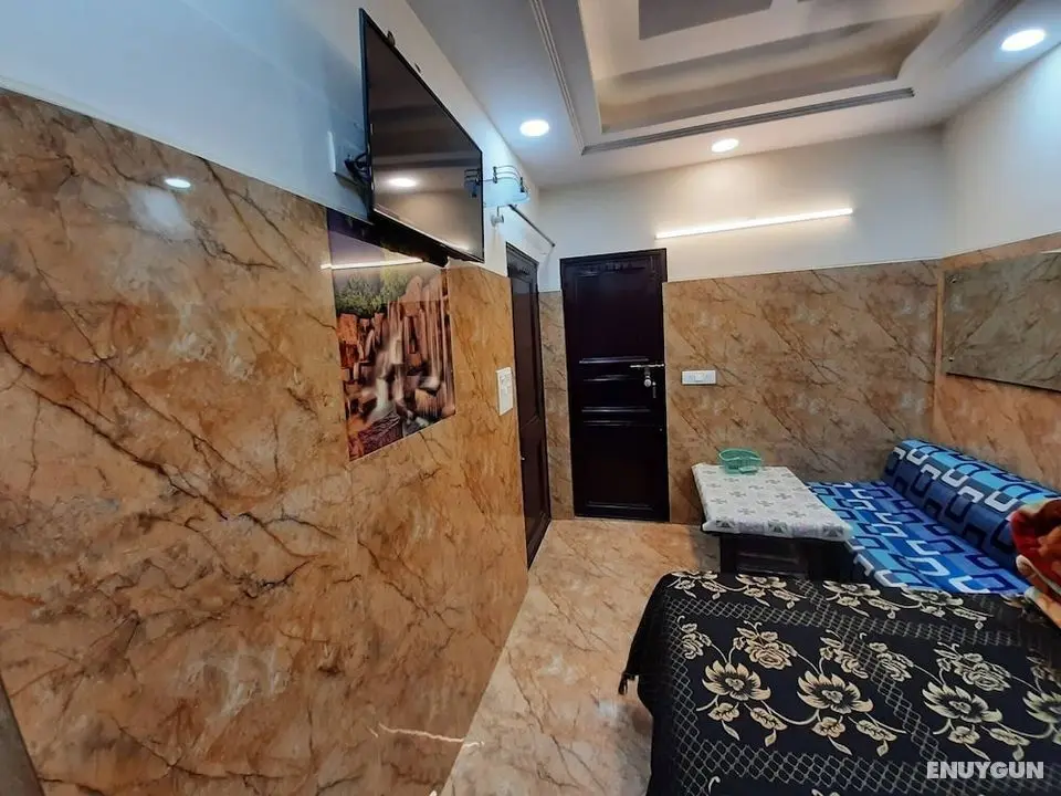 Couple Friendly Private Flat in Posh Lajpat Nagar - Öne Çıkan Resim