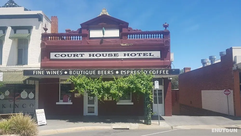 Courthouse Bar & Grill - Öne Çıkan Resim
