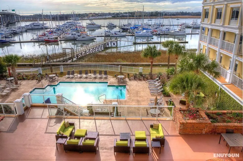 Courtyard Charleston Waterfront - Genel