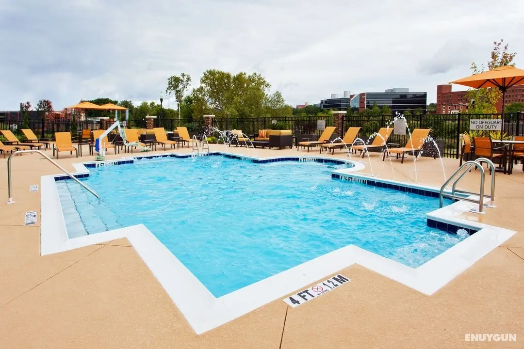 Courtyard Columbus Phenix City/Riverfront - Havuz