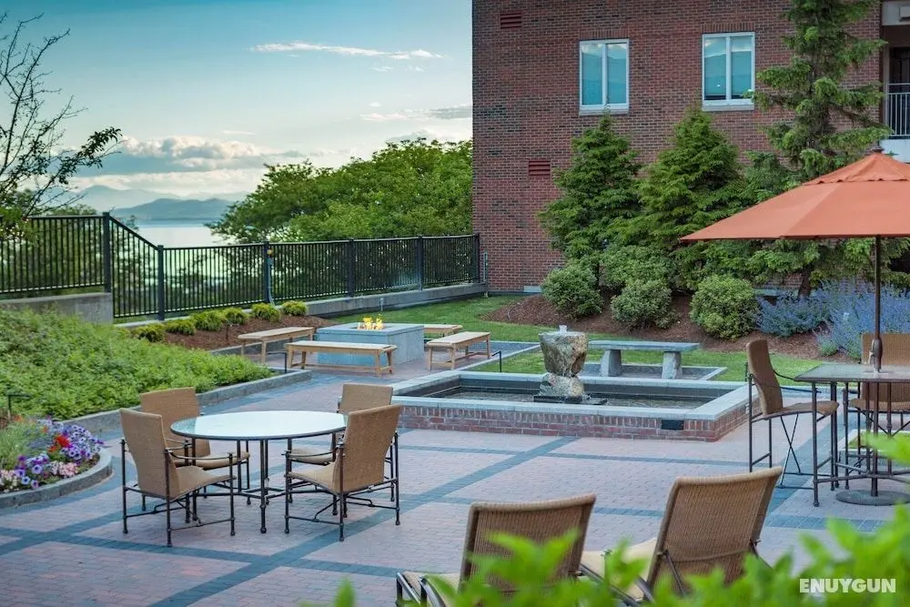 Courtyard Marriott Burlington Harbor - Dış Mekan