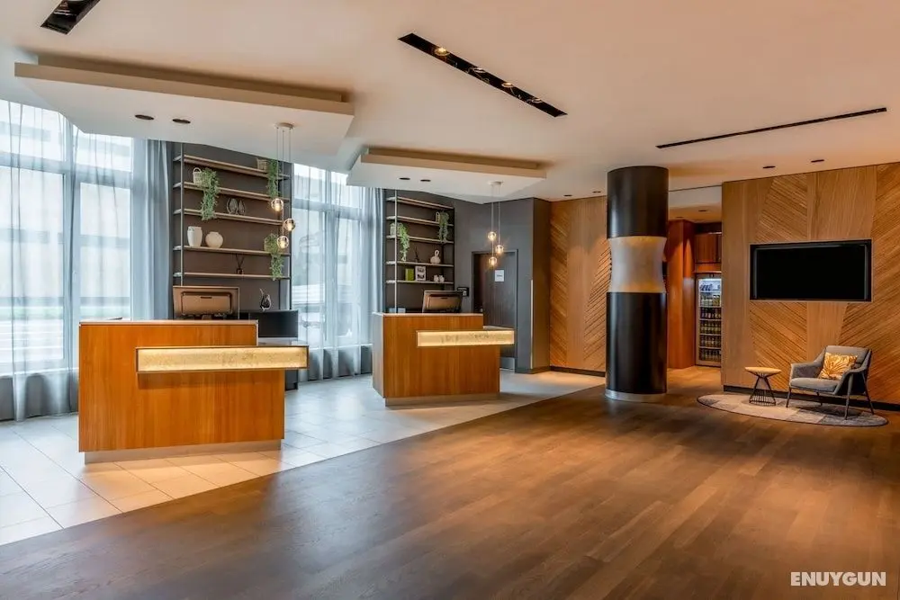 Courtyard by Marriott Cologne - Lobi