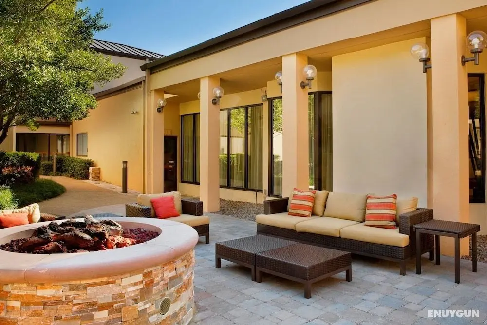 Courtyard by Marriott Dallas Las Colinas - Dış Mekanlar