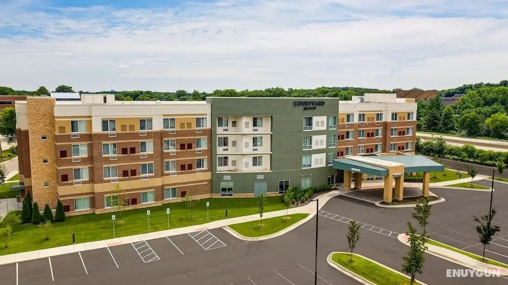 Courtyard by Marriott Detroit Farmington - Dış Mekan