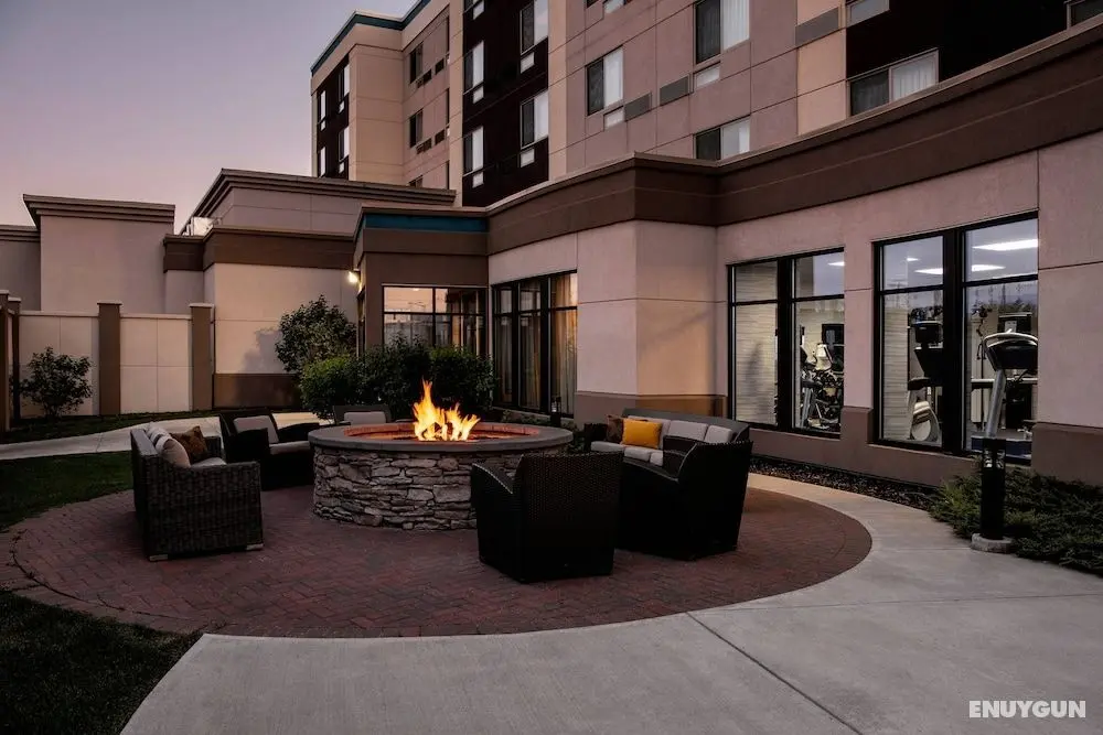Courtyard by Marriott Edmonton West - Dış Mekan